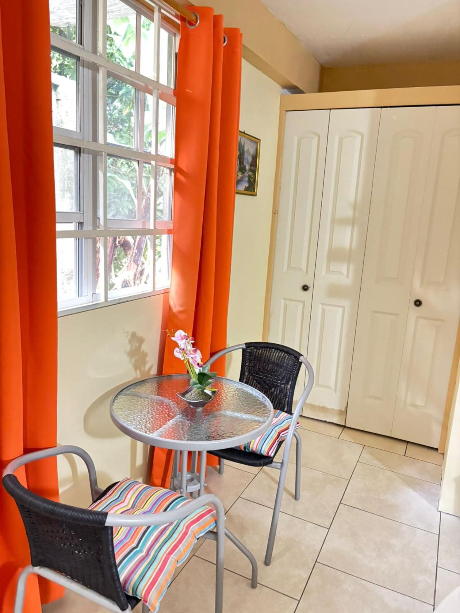 Matthew'S Miracle View Bed & Breakfast โรโซ ภายนอก รูปภาพ